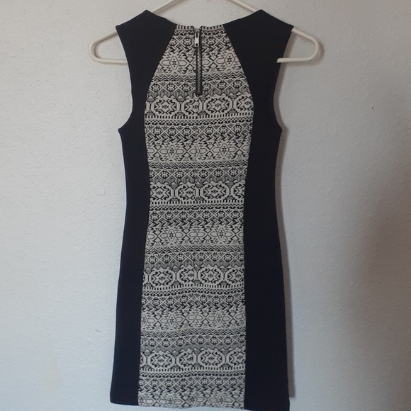 Black and White Casual Dress - H & M - Picture 4 of 4
